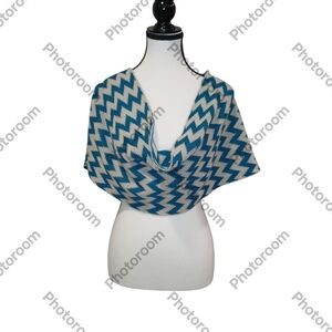 Chevron Patterned Blue and White Scarf
